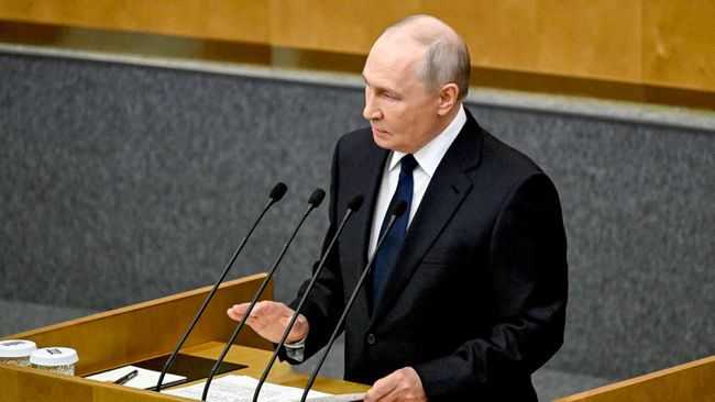 Президент России Владимир Путин выступает на первом пленарном заседании Госдумы