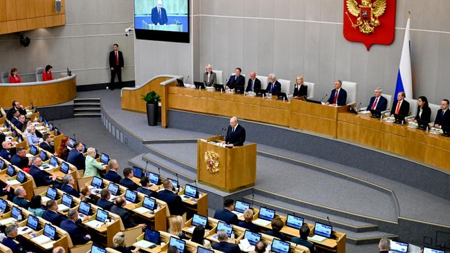 Первое заседание Госдумы IX созыва прошло в особенный день, отметил Путин