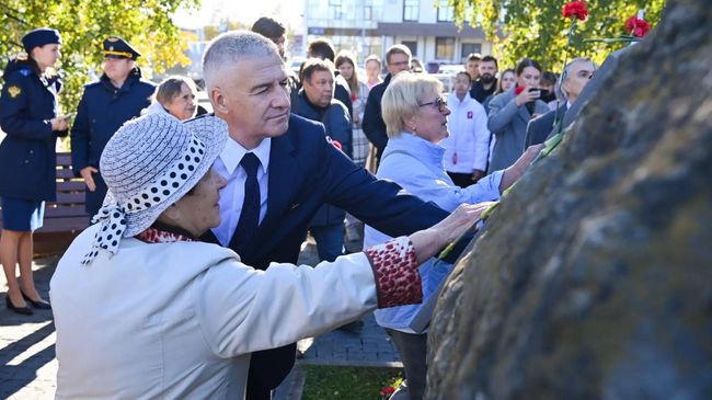 Открытие памятного знака в День освобождения Карелии в Петрозаводске 