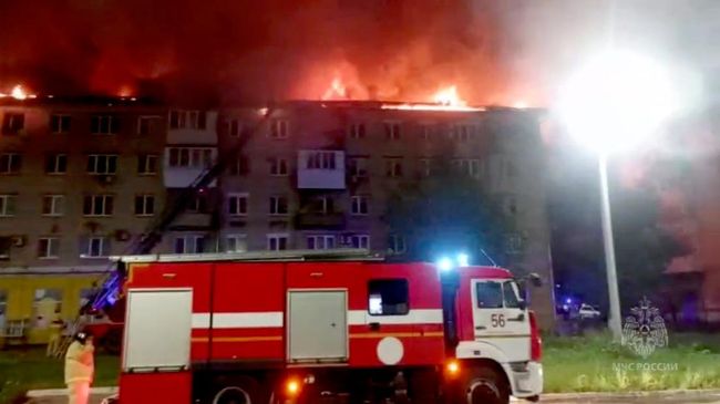 Ликвидация возгорания кровли пятиэтажного дома загорелась в Новокуйбышевске Самарской области