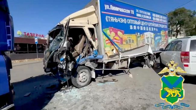 На месте массового ДТП на улице Шепеткова во Владивостоке. 1 октября 2026
