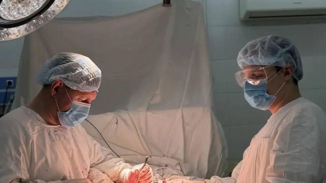 Врачи в Кузбассе успешно прооперировали 100-летнего пациента с переломом бедренной кости