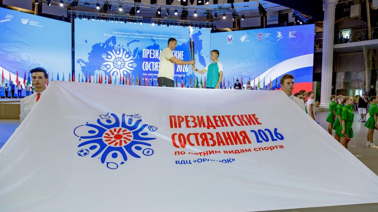 Передача олимпийского огня на открытии Президентских состязаний Передача олимпийского огня на открытии Президентских состязаний