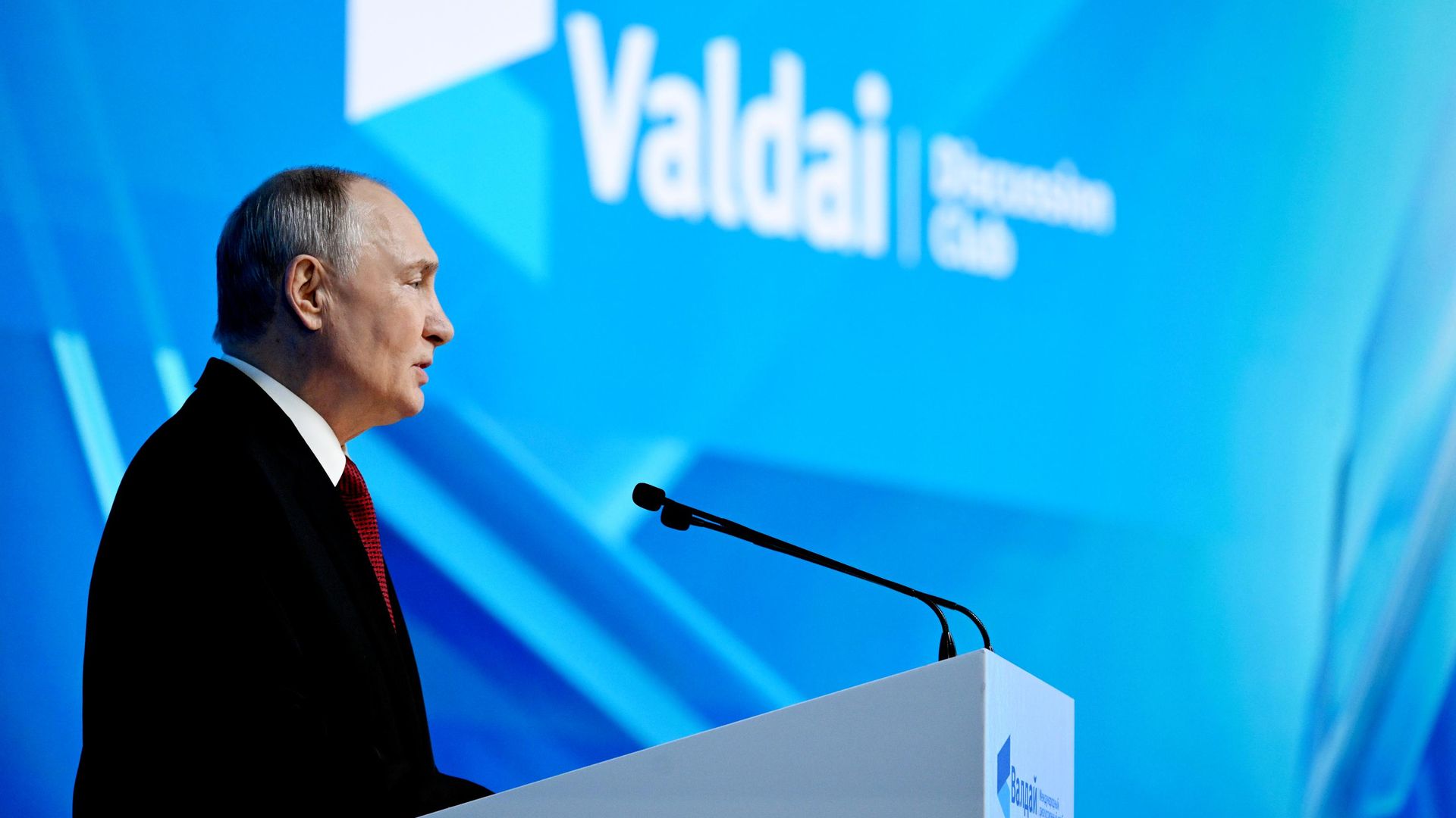 Президент РФ Владимир Путин выступает на пленарной сессии XXIII ежегодного заседания Международного дискуссионного клуба Валдай Президент РФ Владимир Путин выступает на пленарной сессии XXIII ежегодного заседания Международного дискуссионного клуба Валдай - РИА Новости, 1920, 01.10.2026