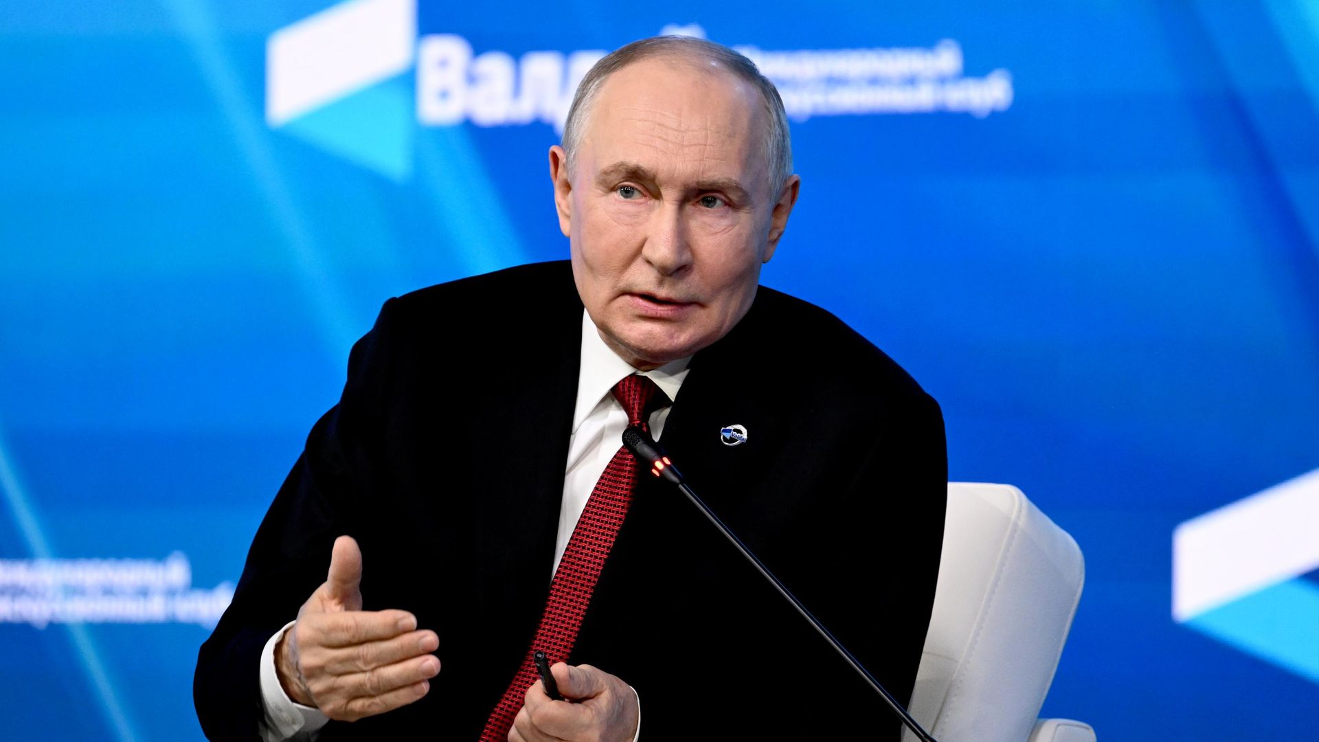 Президент России Владимир Путин выступает на пленарной сессии XXIII ежегодного заседания Международного дискуссионного клуба Валдай Президент России Владимир Путин выступает на пленарной сессии XXIII ежегодного заседания Международного дискуссионного клуба Валдай - РИА Новости, 1920, 01.10.2026