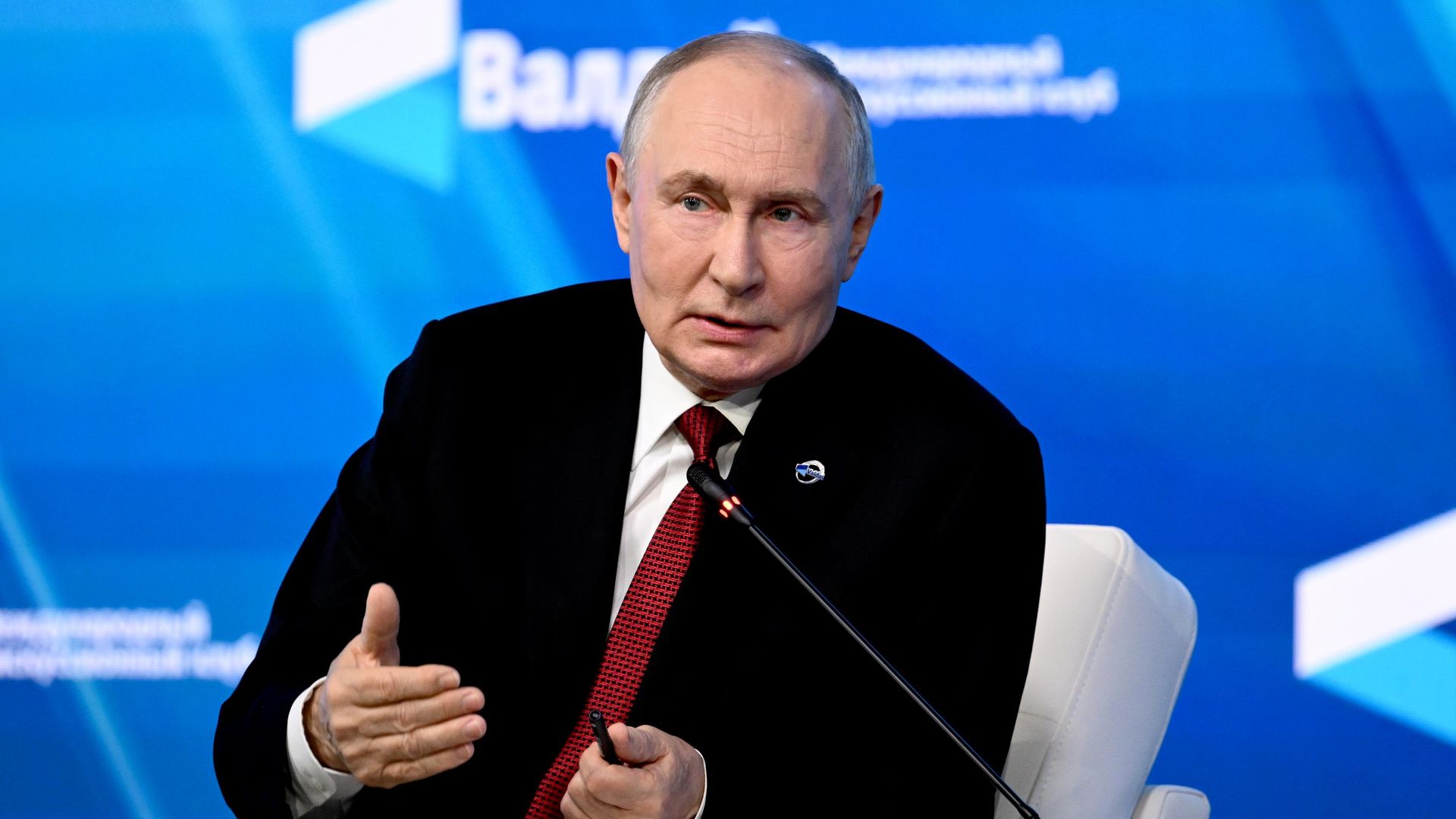 Президент России Владимир Путин выступает на пленарной сессии XXIII ежегодного заседания Международного дискуссионного клуба Валдай Президент России Владимир Путин выступает на пленарной сессии XXIII ежегодного заседания Международного дискуссионного клуба Валдай - РИА Новости, 1920, 01.10.2026