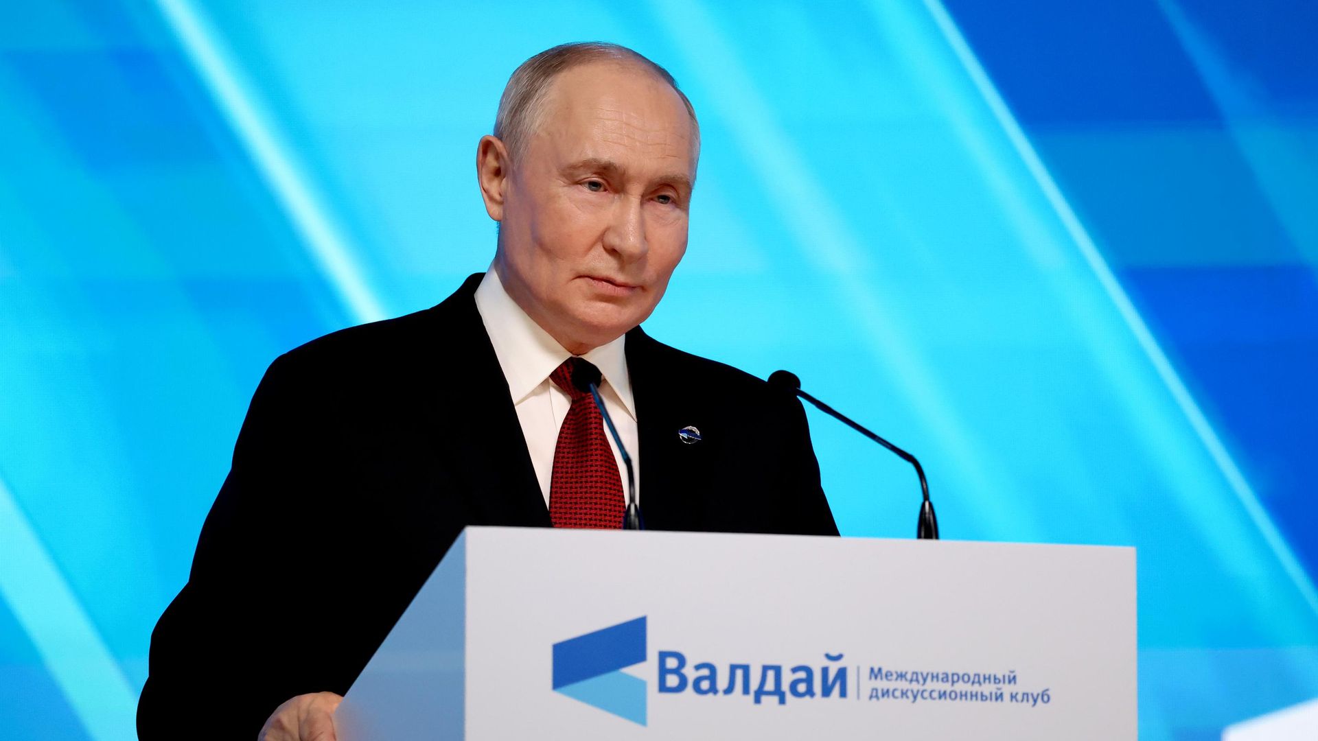 Президент России Владимир Путин выступает на пленарной сессии XXIII ежегодного заседания Международного дискуссионного клуба Валдай Президент России Владимир Путин выступает на пленарной сессии XXIII ежегодного заседания Международного дискуссионного клуба Валдай - РИА Новости, 1920, 01.10.2026