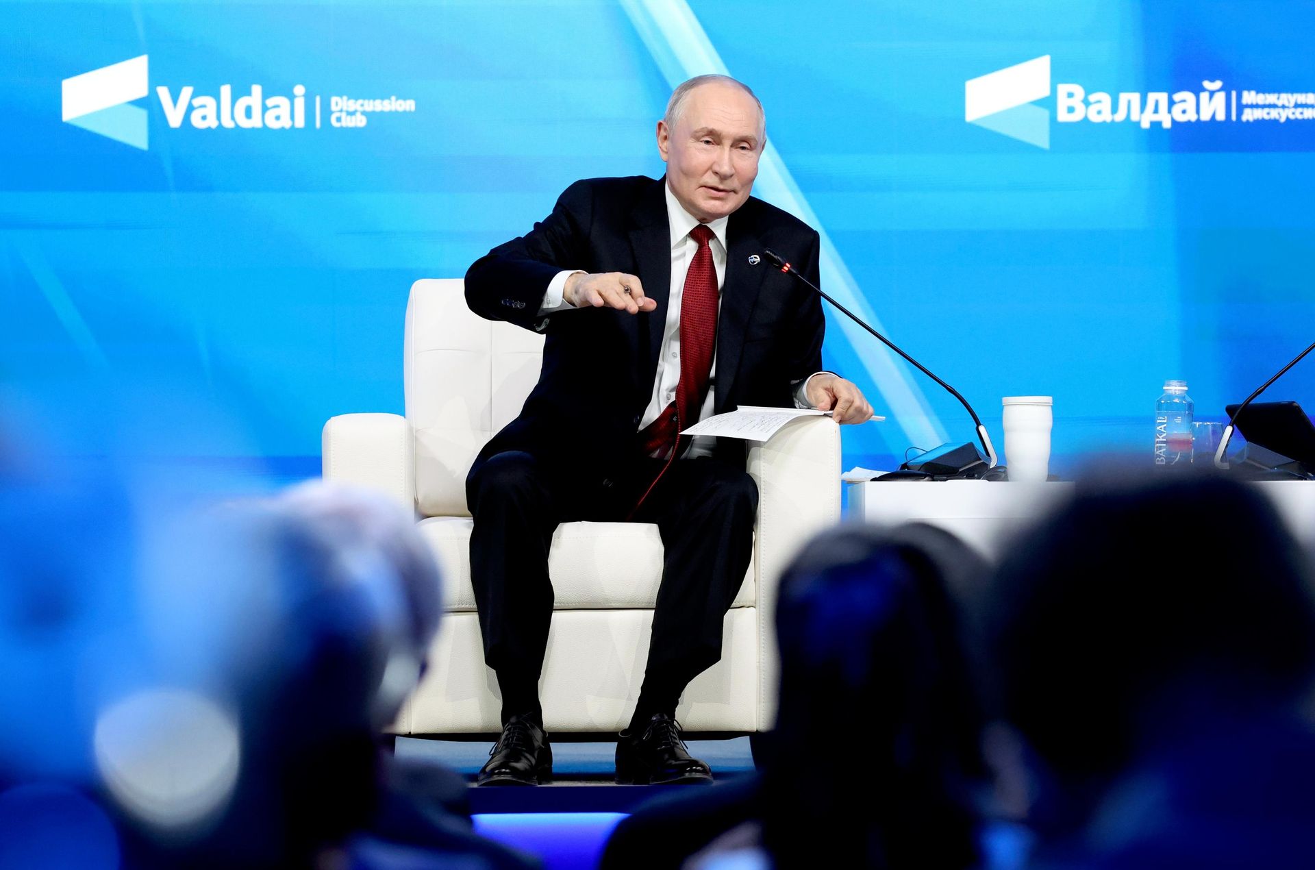 Президент РФ Владимир Путин выступает на пленарной сессии XXIII ежегодного заседания Международного дискуссионного клуба Валдай Президент РФ Владимир Путин выступает на пленарной сессии XXIII ежегодного заседания Международного дискуссионного клуба Валдай - РИА Новости, 1920, 01.10.2026