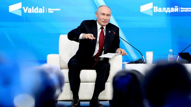 Президент РФ Владимир Путин выступает на пленарной сессии XXIII ежегодного заседания Международного дискуссионного клуба Валдай Президент РФ Владимир Путин выступает на пленарной сессии XXIII ежегодного заседания Международного дискуссионного клуба Валдай