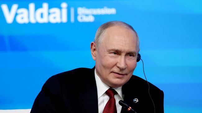 Президент РФ Владимир Путин выступает на пленарной сессии XXIII ежегодного заседания Международного дискуссионного клуба Валдай
