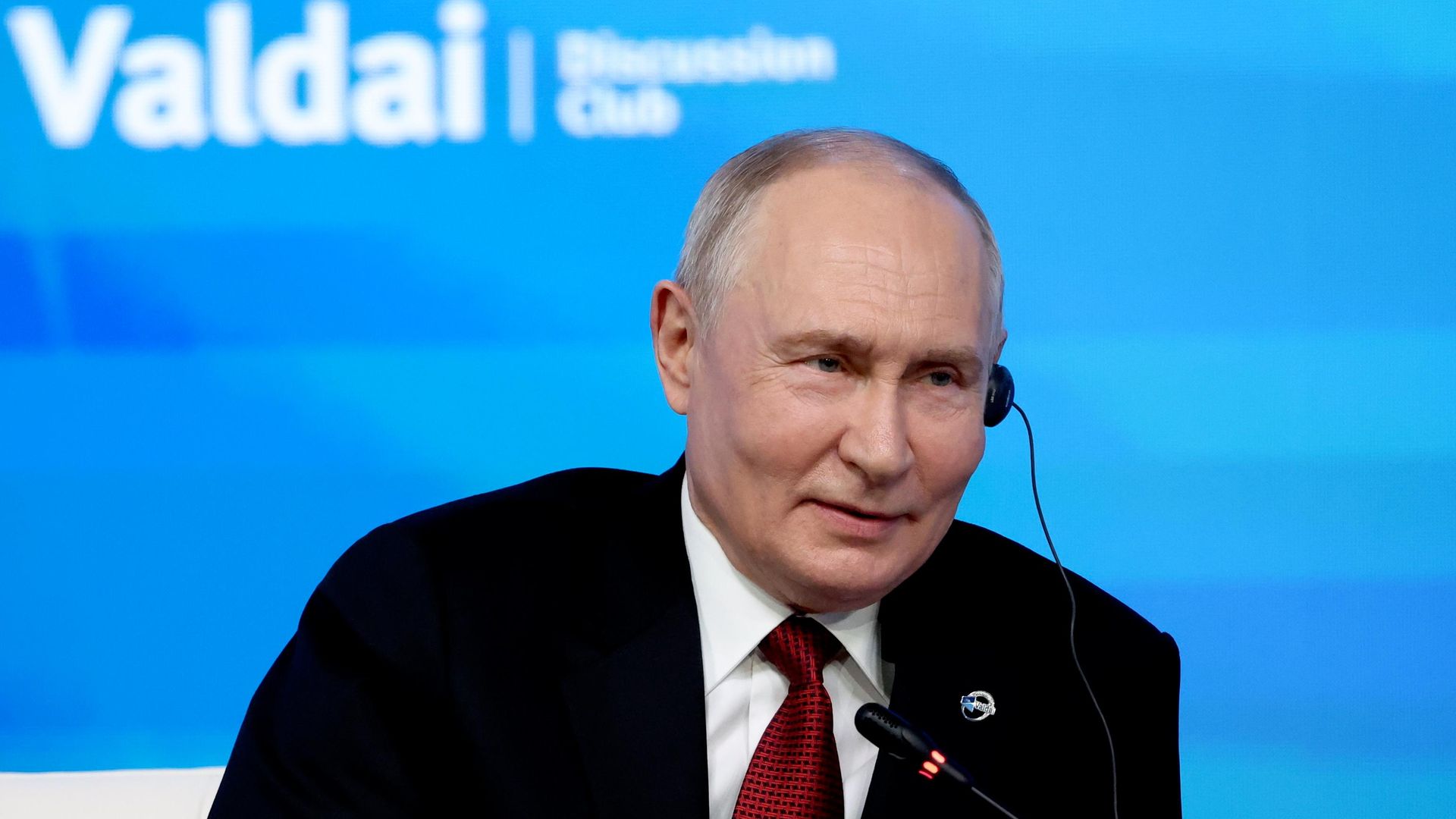 Президент РФ Владимир Путин выступает на пленарной сессии XXIII ежегодного заседания Международного дискуссионного клуба Валдай Президент РФ Владимир Путин выступает на пленарной сессии XXIII ежегодного заседания Международного дискуссионного клуба Валдай - РИА Новости, 1920, 01.10.2026