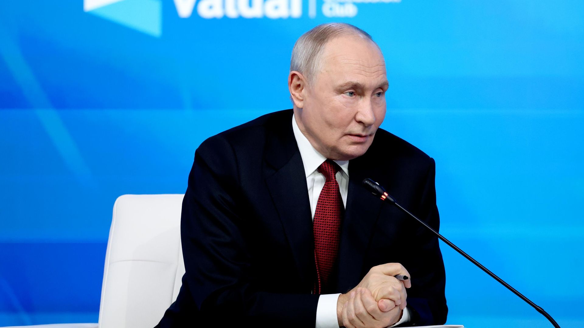 Президент РФ Владимир Путин выступает на пленарной сессии XXIII ежегодного заседания Международного дискуссионного клуба Валдай Президент РФ Владимир Путин выступает на пленарной сессии XXIII ежегодного заседания Международного дискуссионного клуба Валдай - РИА Новости, 1920, 01.10.2026