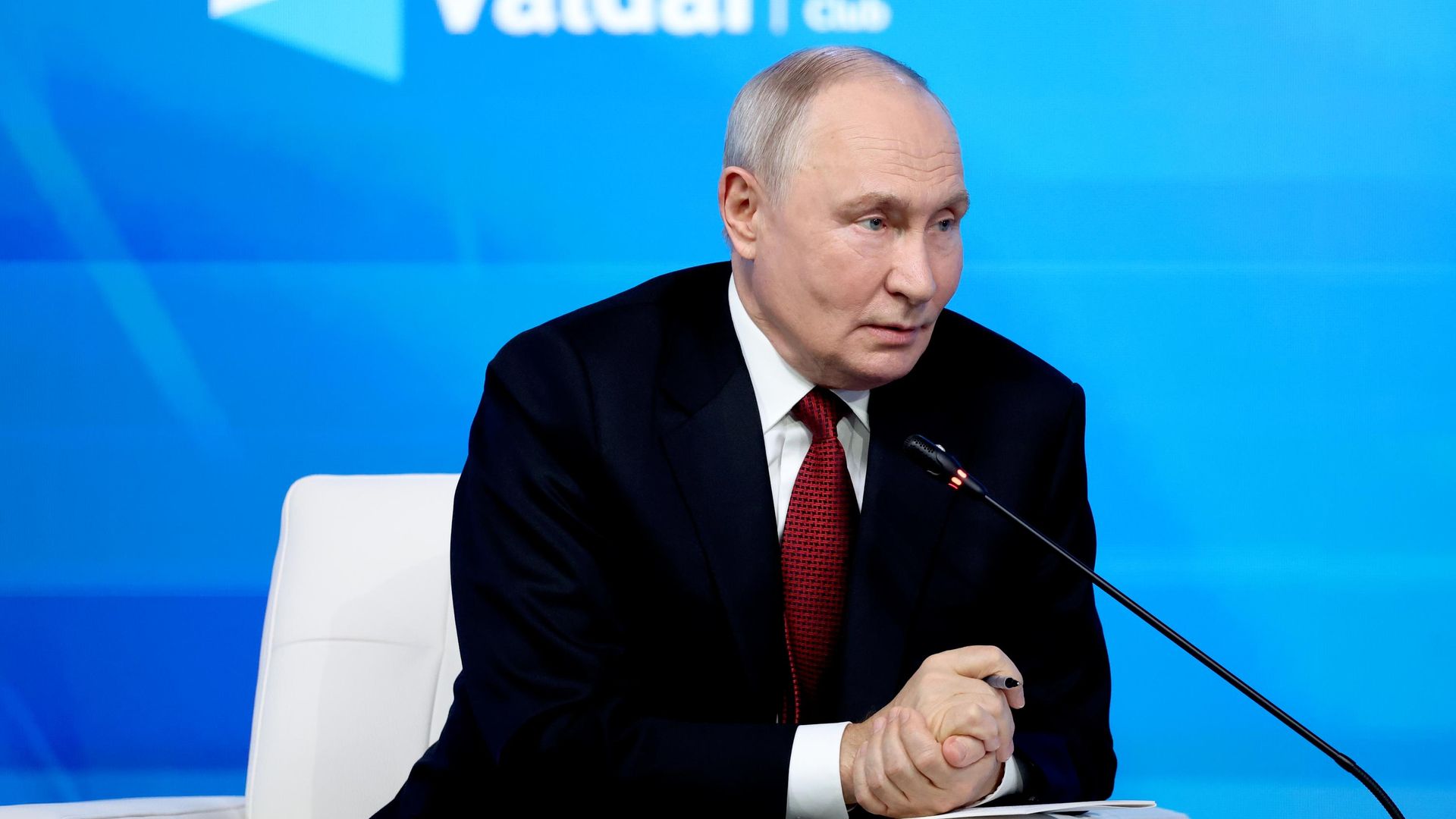 Президент РФ Владимир Путин выступает на пленарной сессии XXIII ежегодного заседания Международного дискуссионного клуба Валдай Президент РФ Владимир Путин выступает на пленарной сессии XXIII ежегодного заседания Международного дискуссионного клуба Валдай - РИА Новости, 1920, 01.10.2026