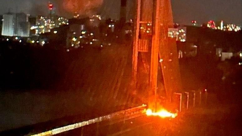 Возгорание на Южном мосту в Киеве Возгорание на Южном мосту в Киеве - РИА Новости, 1920, 02.10.2026