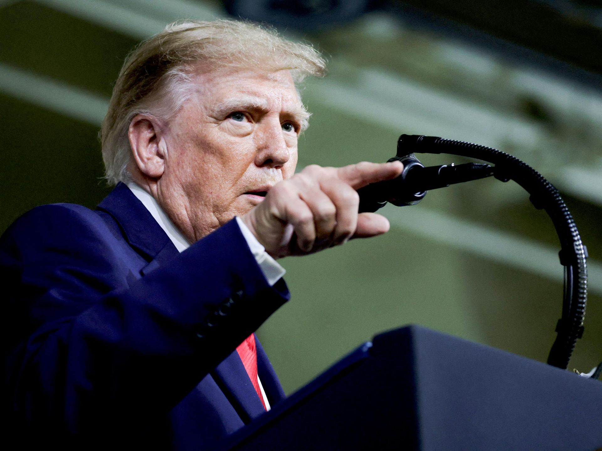 Трамп призвал расстреливать за утечки секретной информации