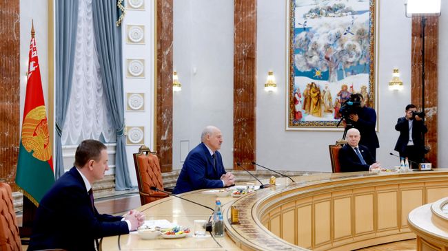 Президент Белоруссии Александр Лукашенко во время встречи с главами правительств государств - участников заседания Евразийского межправительственного совета в Минске. 2 октября 2026 Президент Белоруссии Александр Лукашенко во время встречи с главами правительств государств - участников заседания Евразийского межправительственного совета в Минске. 2 октября 2026