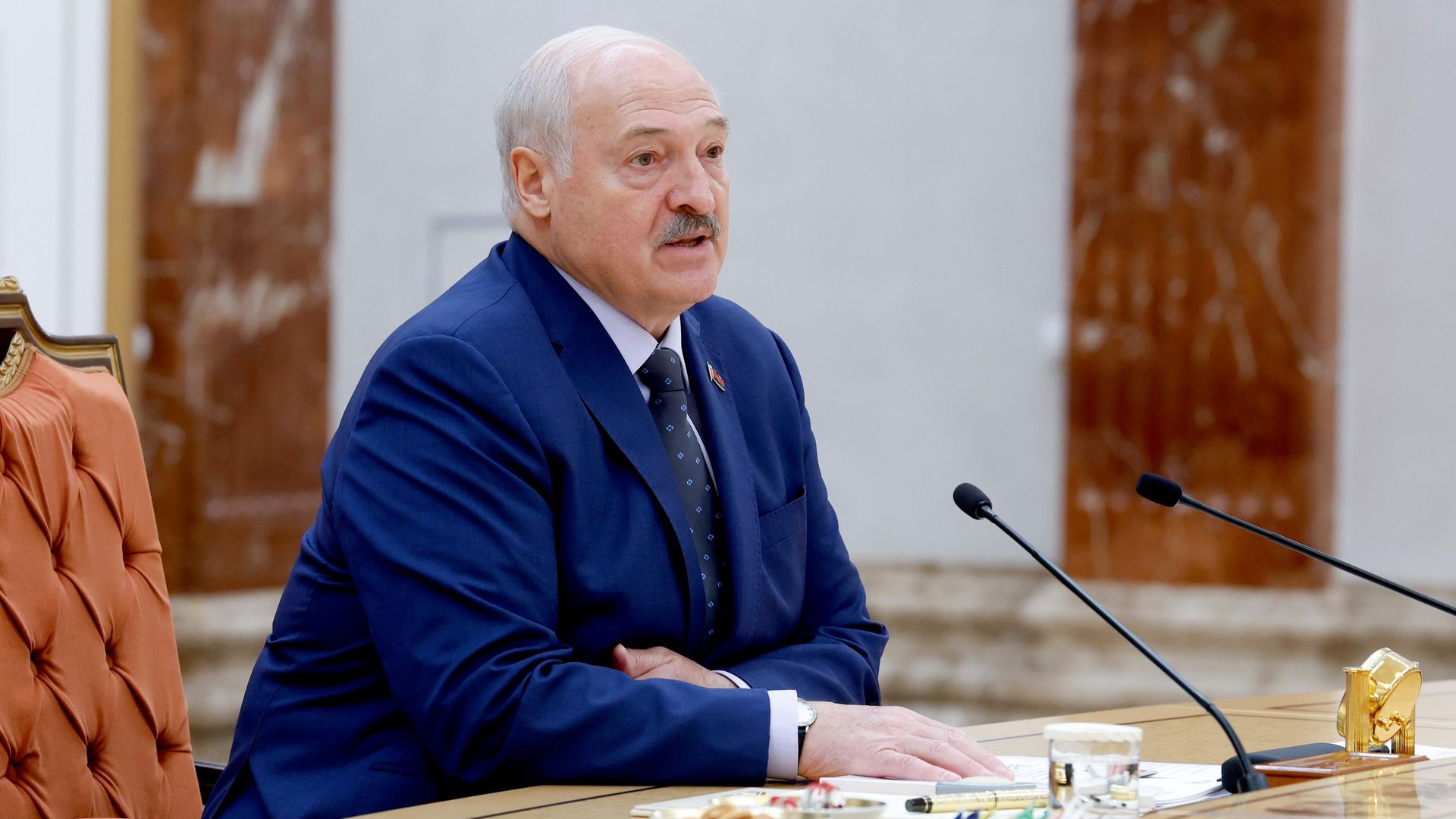 Президент Белоруссии Александр Лукашенко во время встречи с главами правительств государств - участников заседания Евразийского межправительственного совета в Минске. 2 октября 2026 - РИА Новости, 1920, 02.10.2026