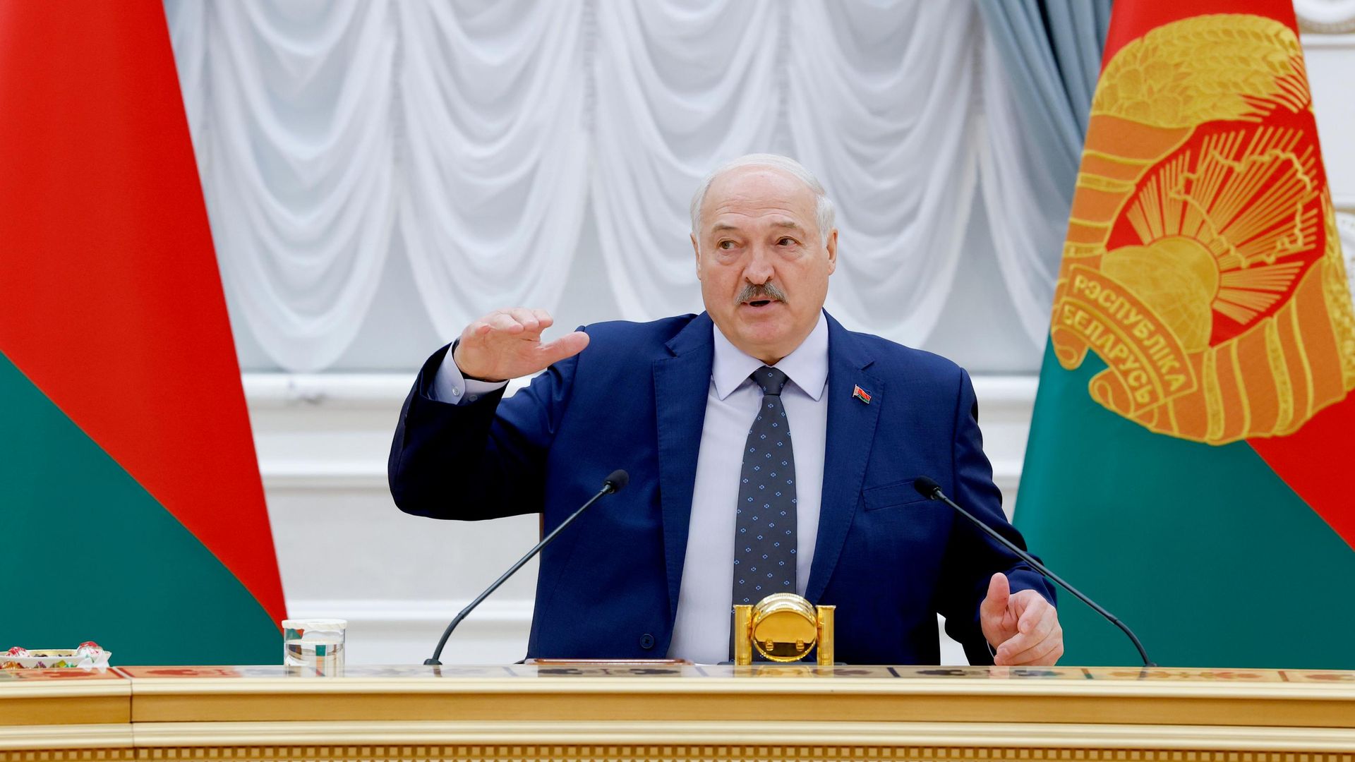 Президент Белоруссии Александр Лукашенко во время встречи с главами правительств государств - участников заседания Евразийского межправительственного совета в Минске. 2 октября 2026 - РИА Новости, 1920, 02.10.2026