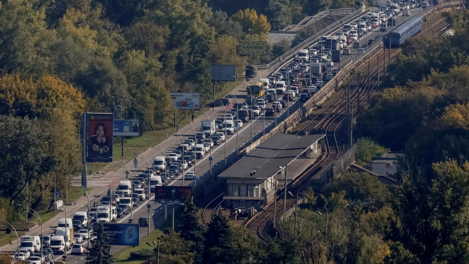 Автомобильная пробка у моста в Киеве Автомобильная пробка у моста в Киеве - РИА Новости, 1920, 02.10.2026