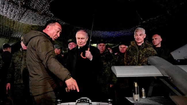 Путин подарил часы участнику выставки на полигоне "Чебаркульский"