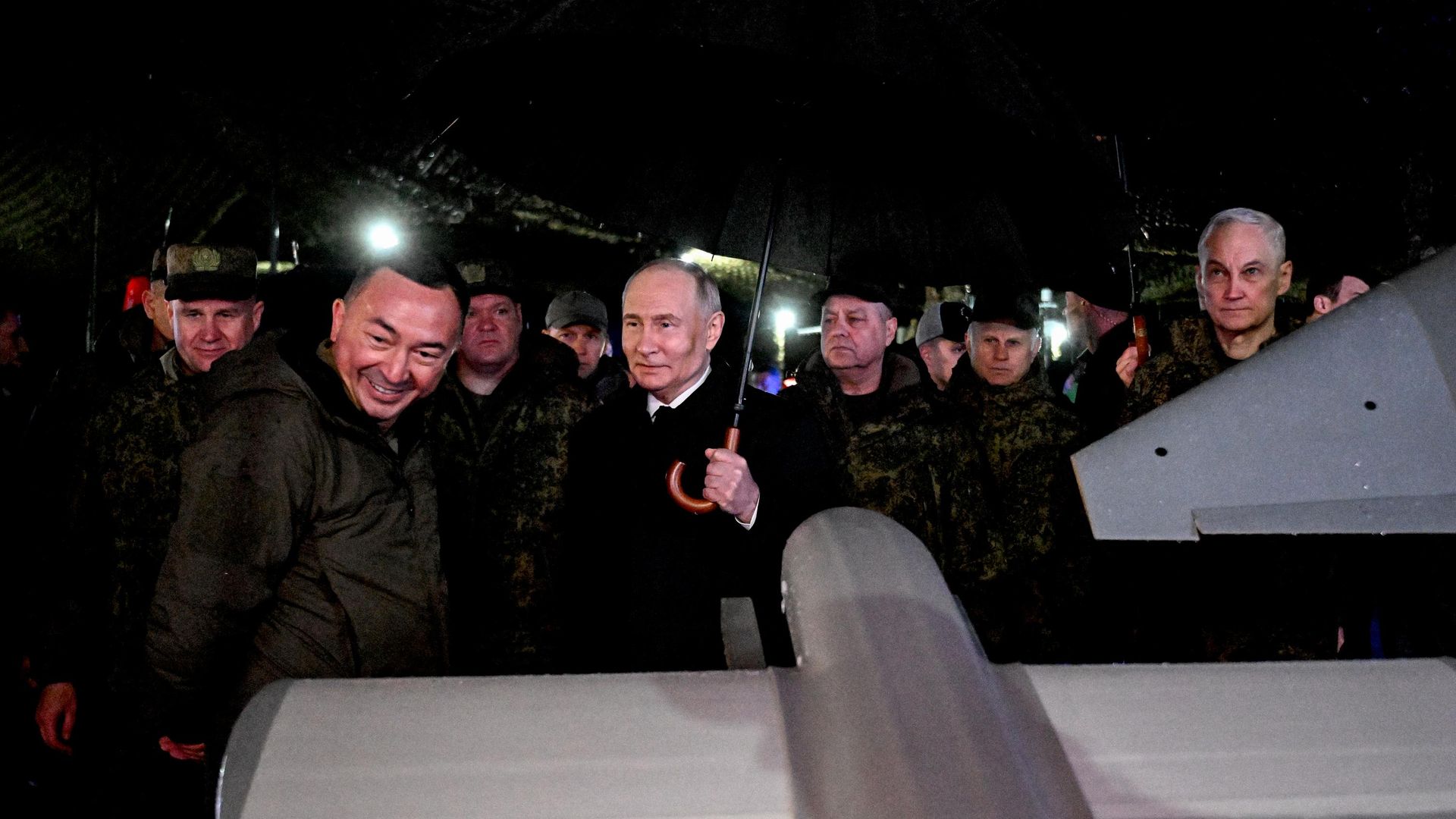 Президент РФ Владимир Путин осматривает военную технику на полигоне Чебаркульский в Челябинской области Президент РФ Владимир Путин осматривает военную технику на полигоне Чебаркульский в Челябинской области - РИА Новости, 1920, 04.10.2026