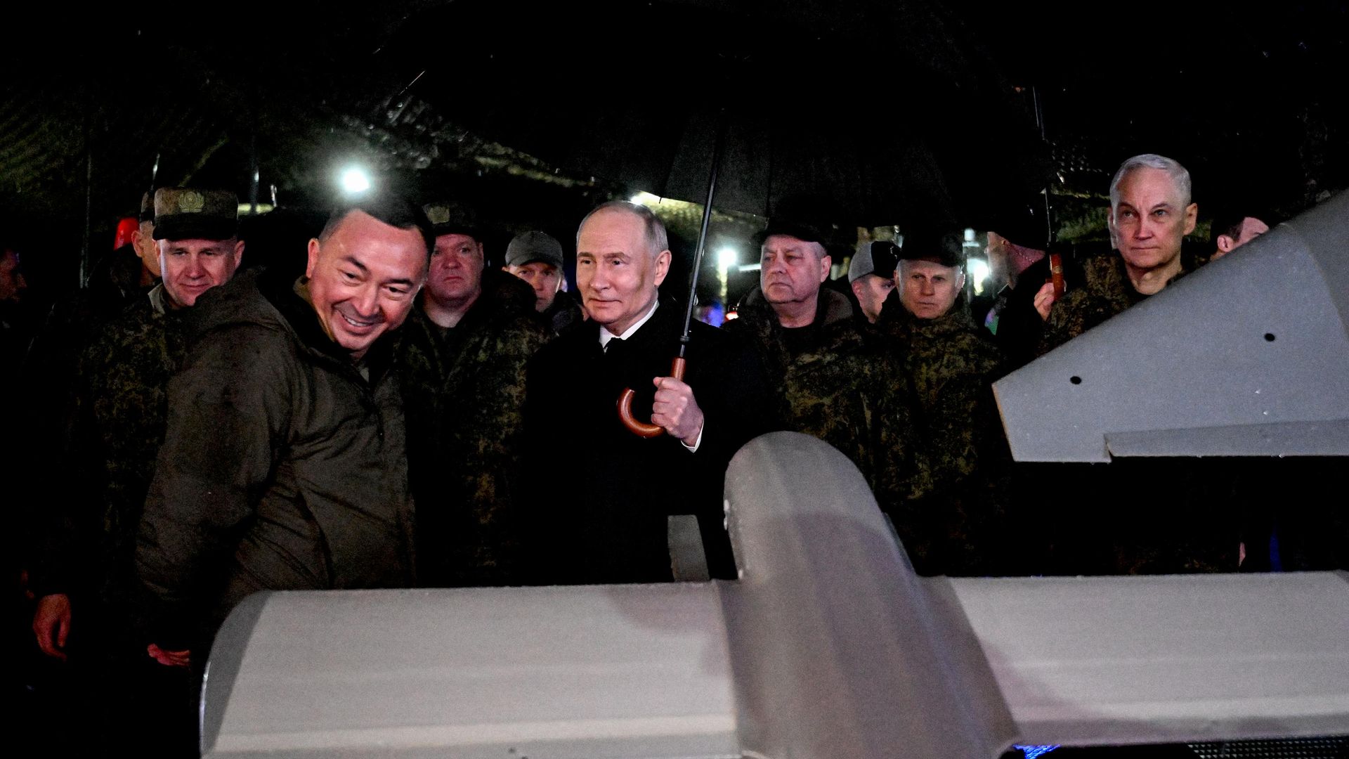 Президент РФ Владимир Путин осматривает военную технику на полигоне Чебаркульский в Челябинской области Президент РФ Владимир Путин осматривает военную технику на полигоне Чебаркульский в Челябинской области - РИА Новости, 1920, 04.10.2026