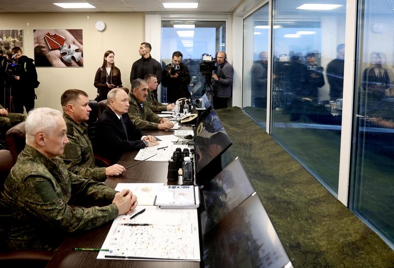 Президент РФ Владимир Путин наблюдает за ходом стратегического командно-штабного учения Центр-2026 на полигоне Чебаркульский в Челябинской области Президент РФ Владимир Путин наблюдает за ходом стратегического командно-штабного учения Центр-2026 на полигоне Чебаркульский в Челябинской области