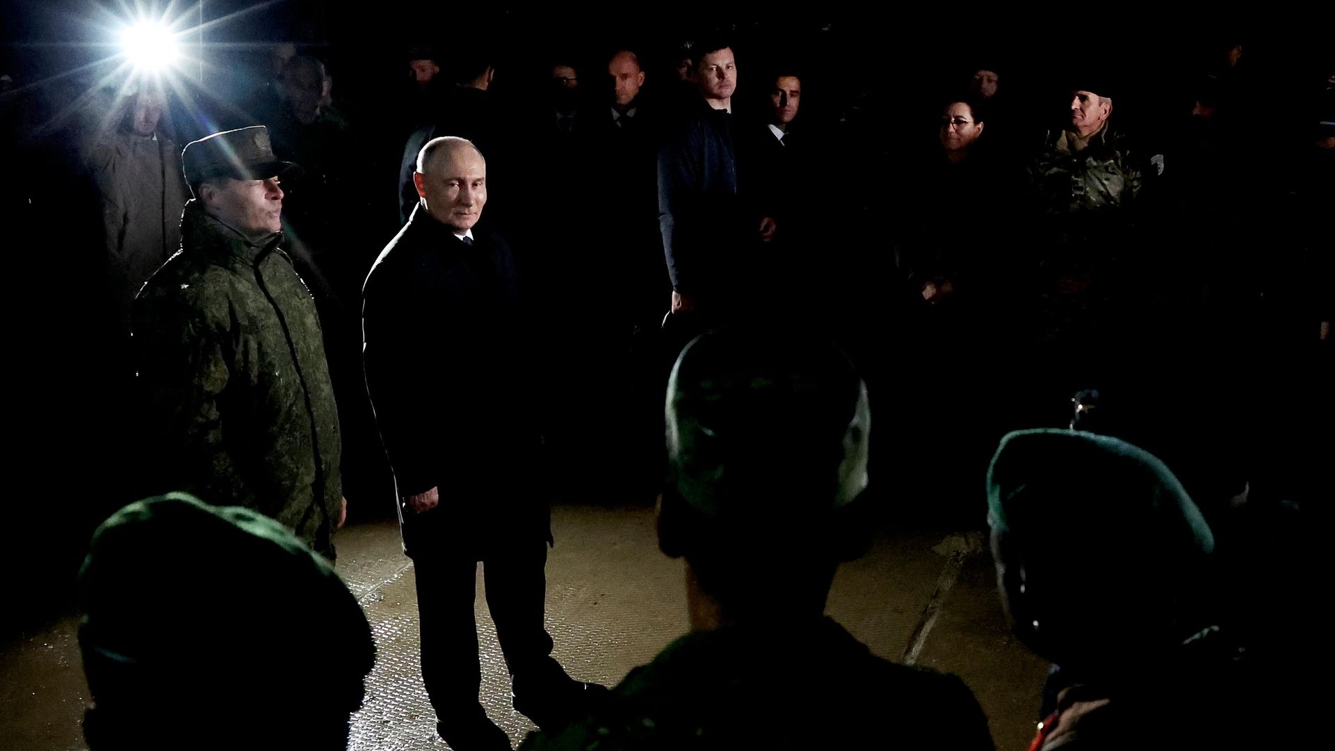 Президент РФ Владимир Путин на встрече с иностранными военными атташе, прибывшими на стратегическое командно-штабное учение Центр-2026, на полигоне Чебаркульский в Челябинской области - РИА Новости, 1920, 02.10.2026