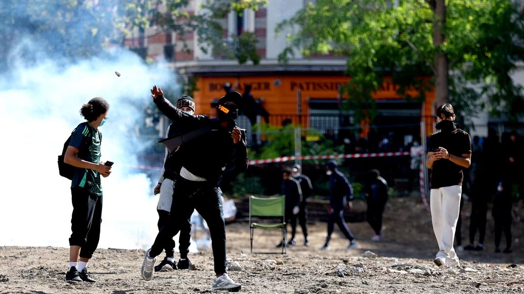 © REUTERS / Sarah Meyssonnier<br>Акция протеста старшеклассников близ Парижа. Архивное фото