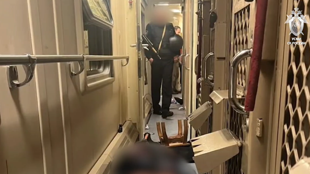 СК показал кадры с места нападения заключенного на конвоира в поезде в КБР