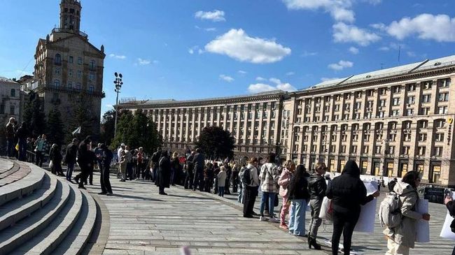 Участники акции протеста в Киеве. 3 октября 2026 года Участники акции протеста в Киеве. 3 октября 2026 года