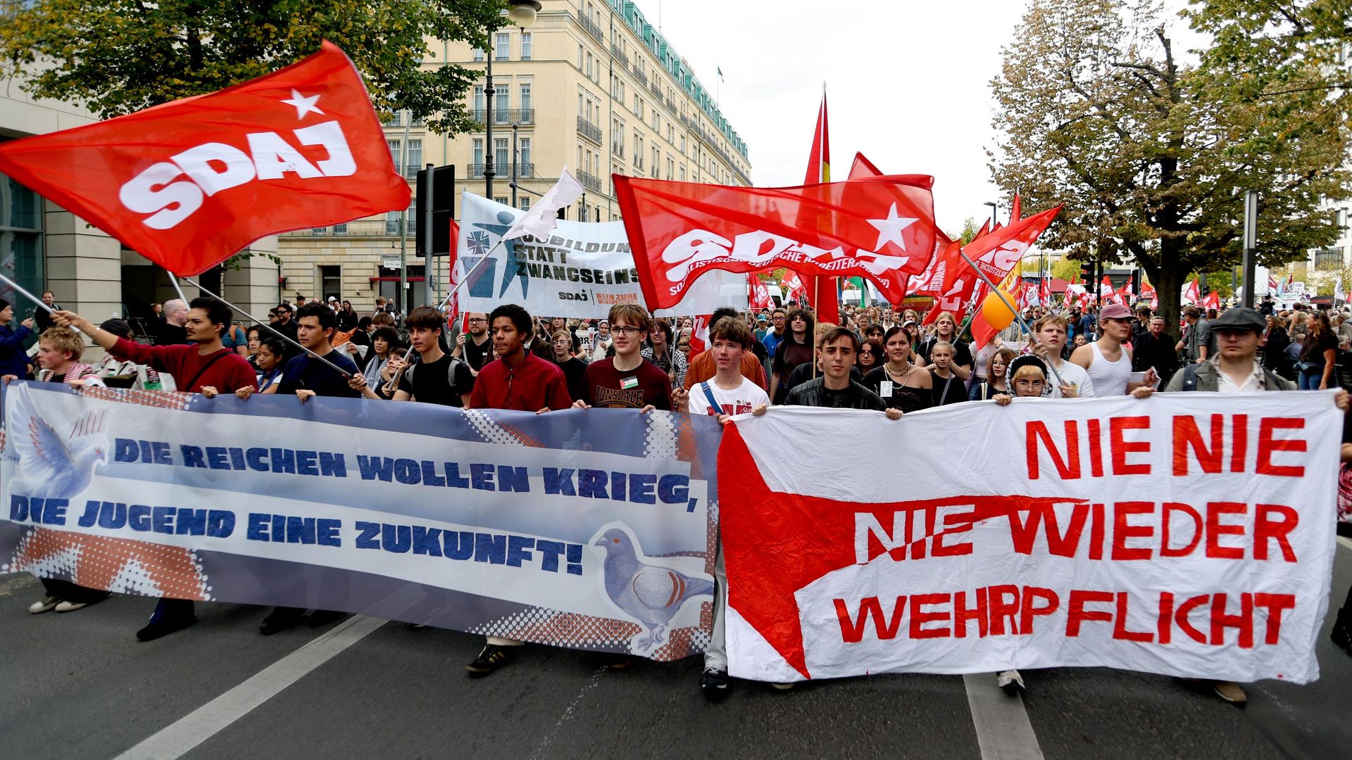 Акция протеста против милитаризации Германии в Берлине - РИА Новости, 1920, 03.10.2026