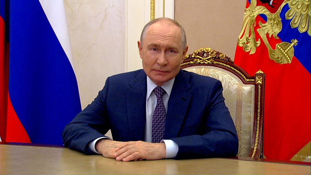 Путин поздравил российских педагогов с Днем учителя