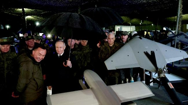 Путин подарил часы участнику выставки на полигоне Чебаркульский