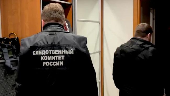 Обвиняемый в убийстве женщины и ее дочери в Москве на месте преступления