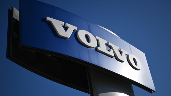 Стойка с логотипом автомобильной компаний Volvo