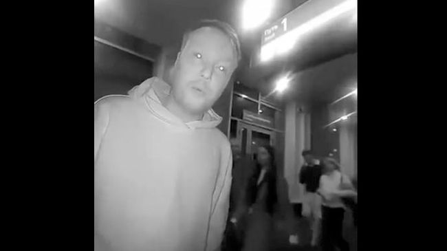 Сергей Яковлев требует у сотрудников полиции задержать неких футболистов