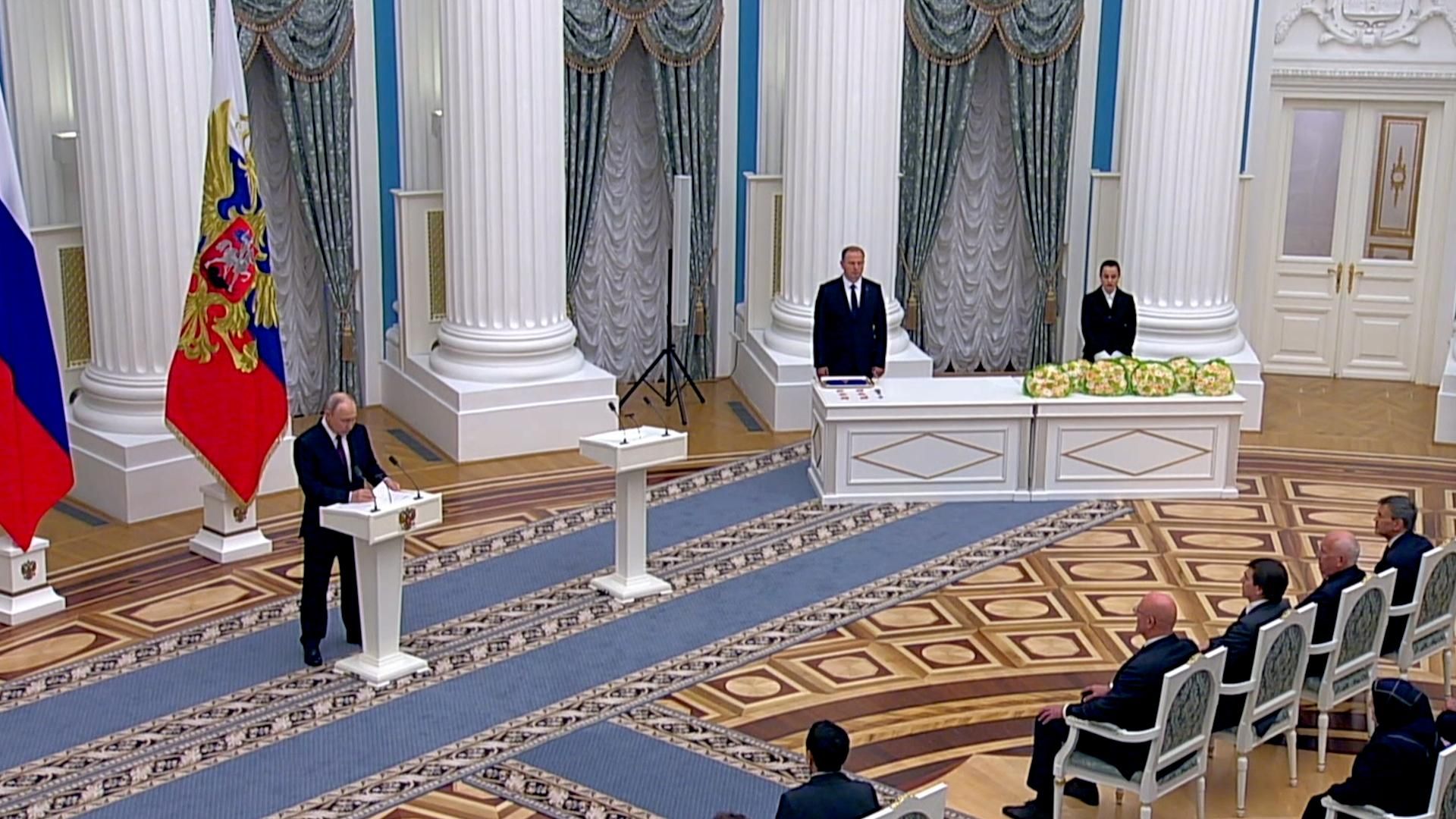 Путин выразил благодарность педагогам, воспитавшим героев СВО - РИА Новости, 1920, 05.10.2026