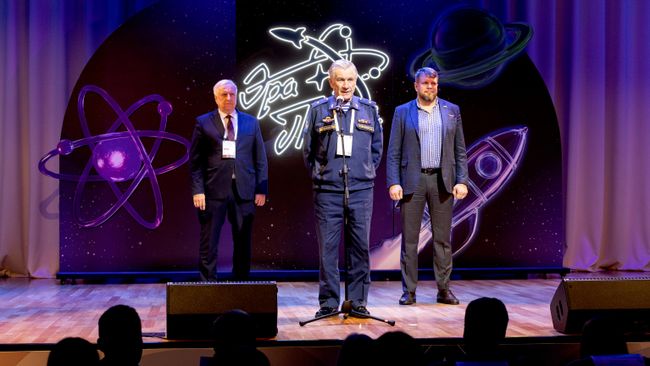 Ветеран специальной военной операции Станислав Азаров во время встречи с суворовцами и кадетами на фестивале Победа.Фест