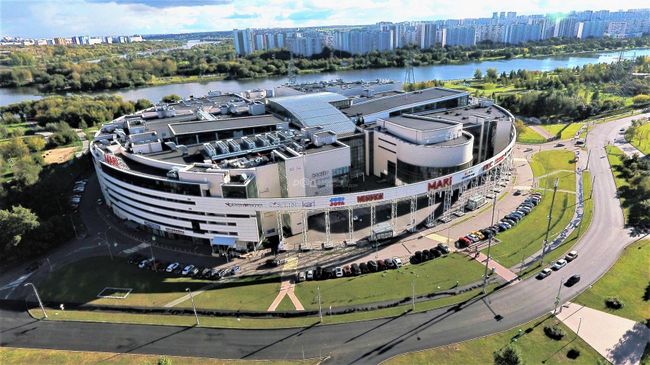 Торгово-развлекательный комплекс Mari на Поречной улице в Марьине на юго-востоке Москвы