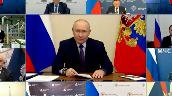 Путин открывает комплекс по выпуску электрических батарей Путин открывает комплекс по выпуску электрических батарей