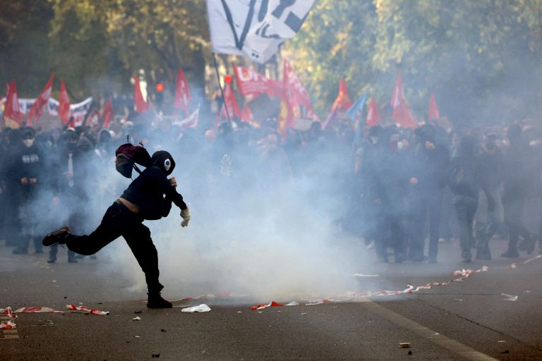 Протесты старшеклассников в Париже, Франция Протесты старшеклассников в Париже, Франция