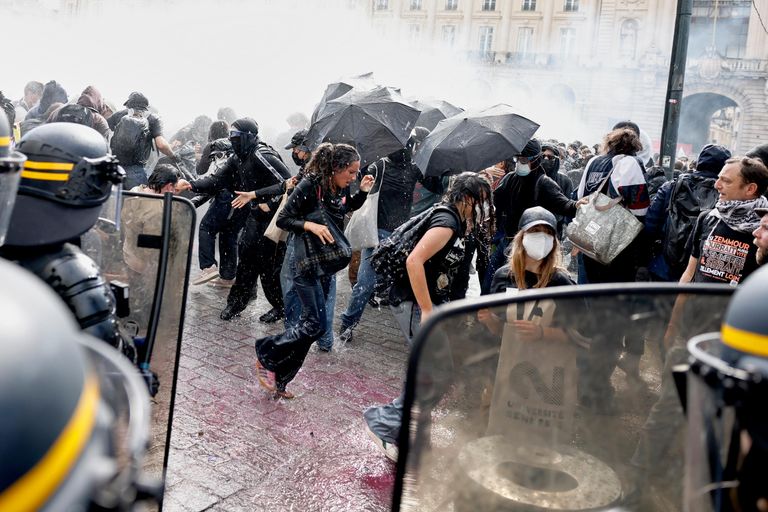 Протесты старшеклассников в Париже, Франция Протесты старшеклассников в Париже, Франция