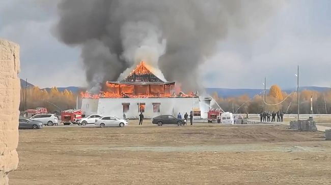 Пожар в буддийском монастырском комплексе Устуу-Хурээ