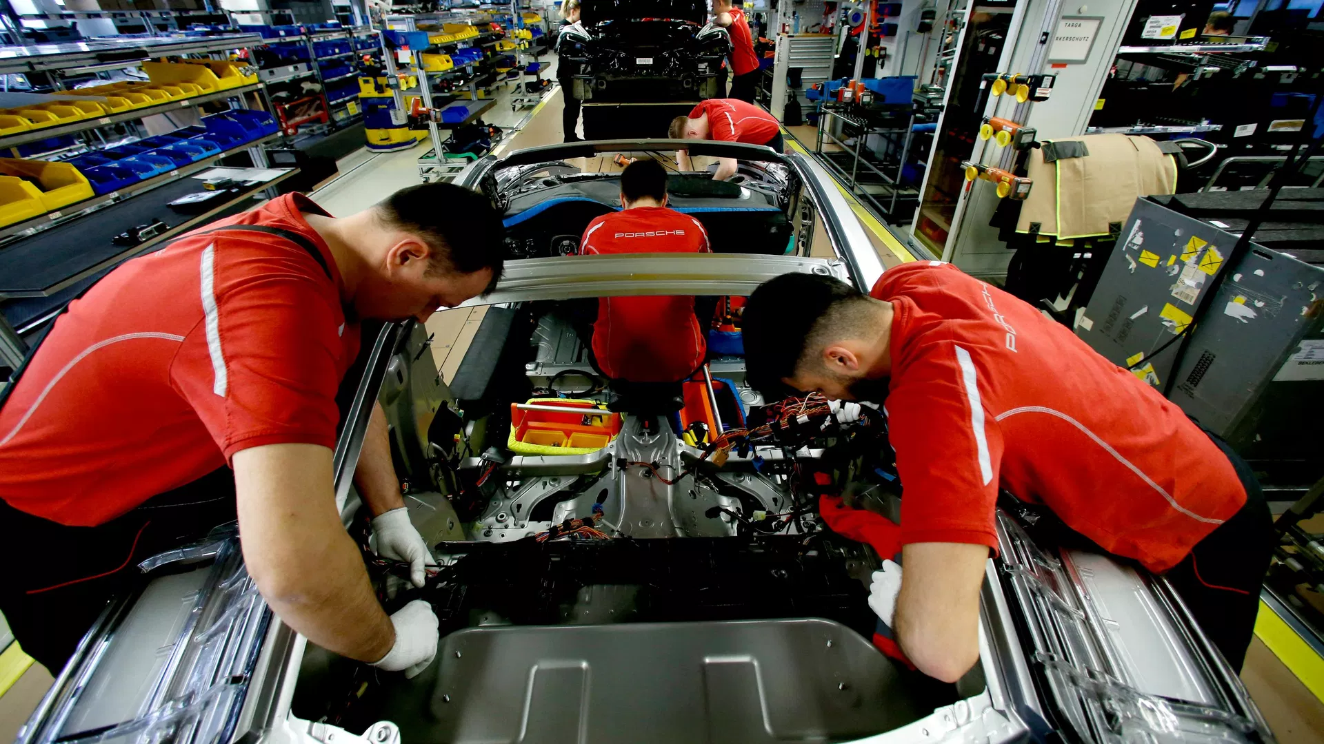 Porsche планирует сократить четверть сотрудников