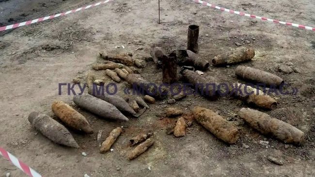 Боеприпасы времен Великой Отечественной войны, обнаруженные при подготовке котлована под жилой дом в Коломне Московской области