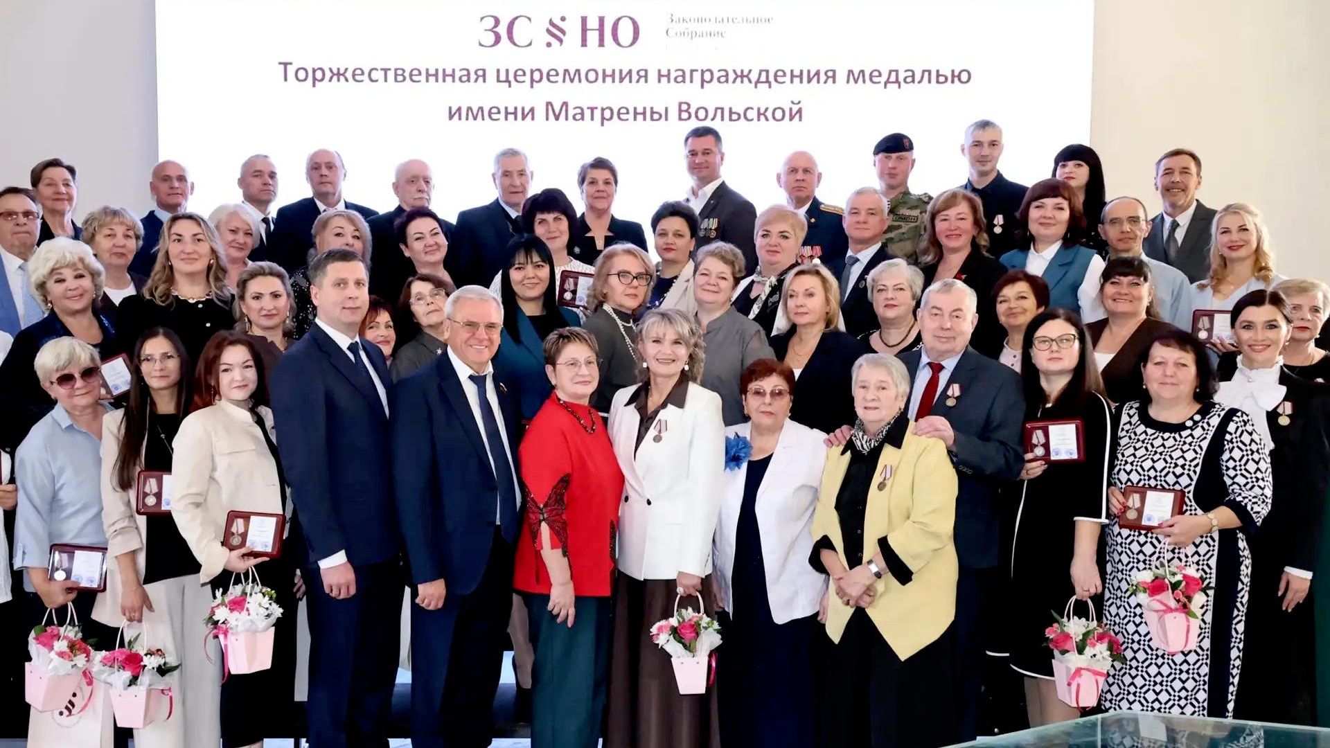 Спикер нижегородского парламента Евгений Люлин вручил медали Матрены Вольской Спикер нижегородского парламента Евгений Люлин вручил медали Матрены Вольской - РИА Новости, 1920, 07.10.2026