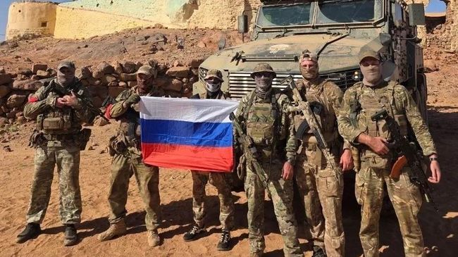 Бойцы Африканского корпуса с российским флагом в Кидале