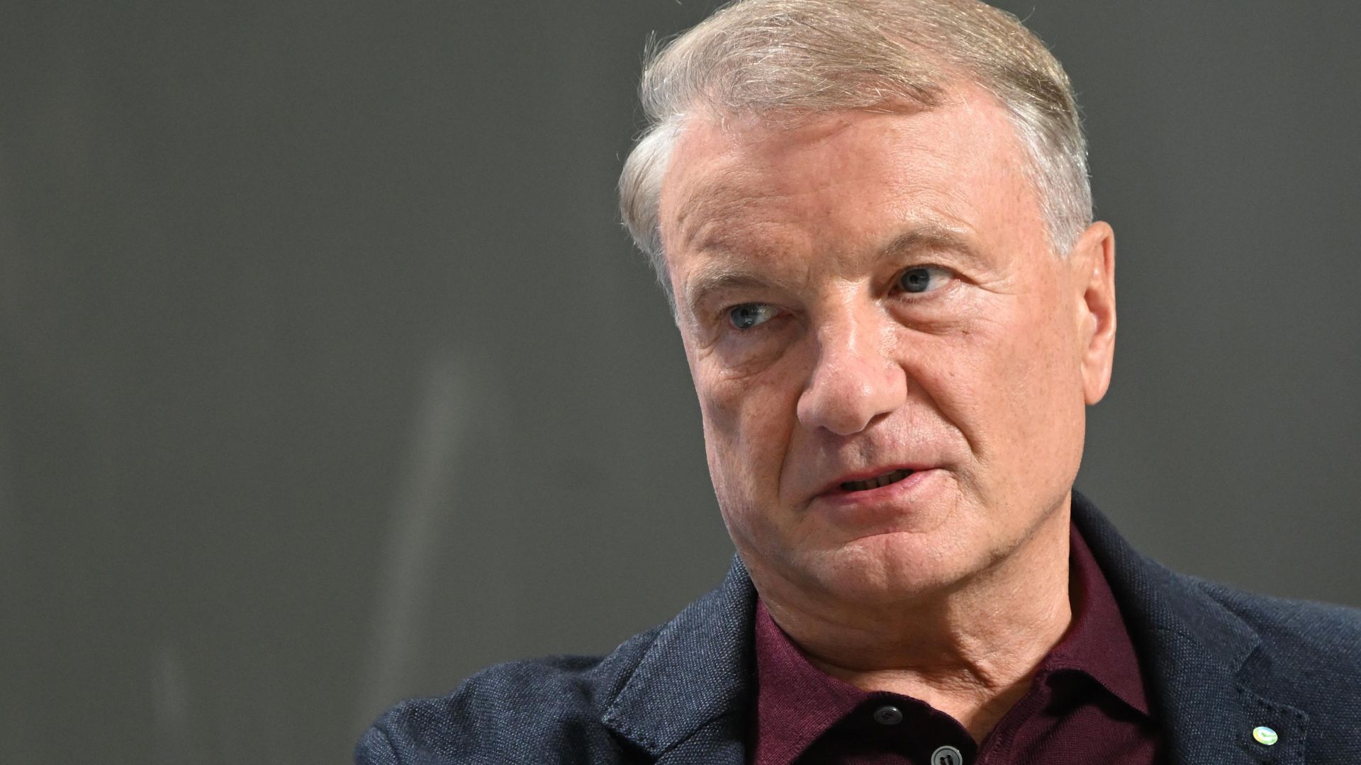 Председатель правления Сбербанка Герман Греф выступает на инвестиционном форуме Настоящее – будущее в Москве Председатель правления Сбербанка Герман Греф выступает на инвестиционном форуме Настоящее – будущее в Москве - РИА Новости, 1920, 08.10.2026