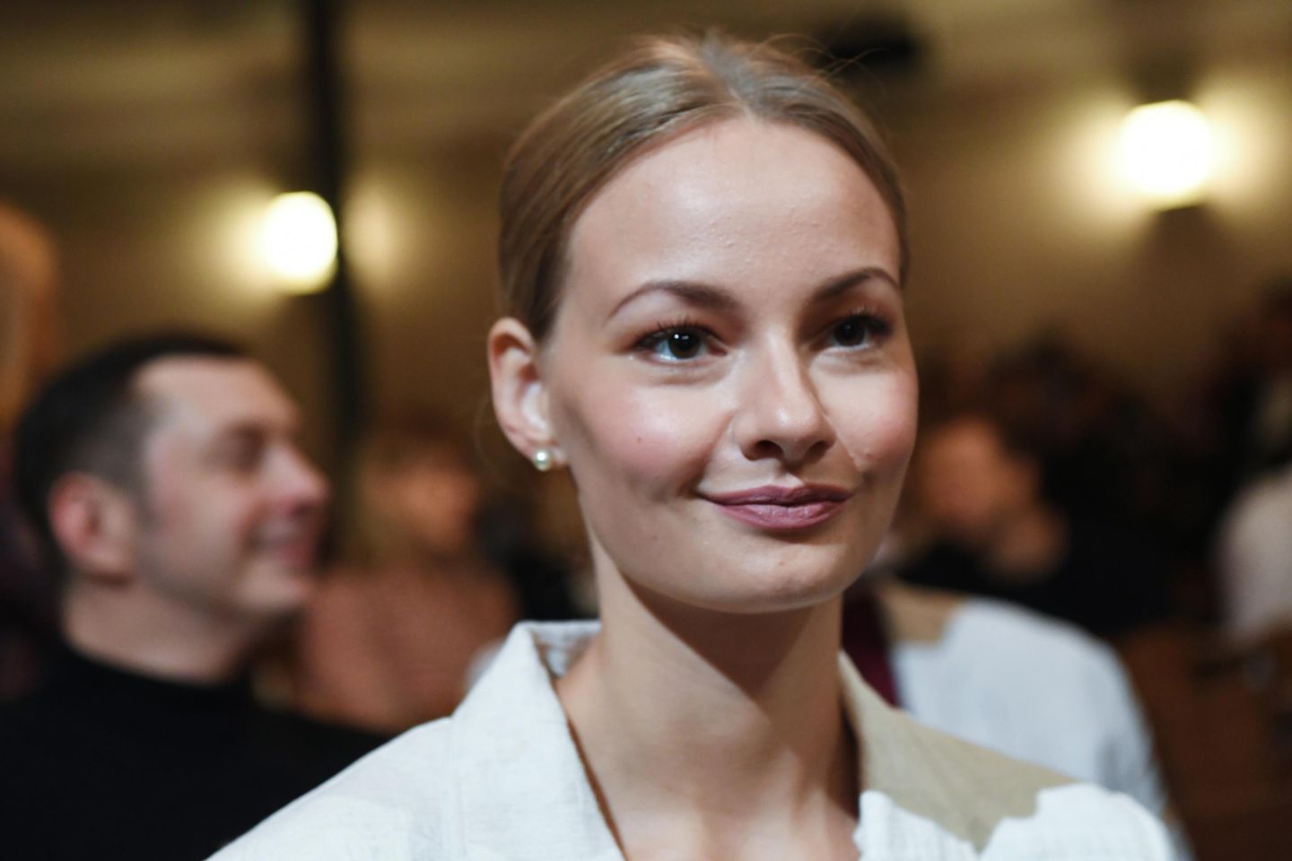Актриса Софья Евстигнеева во время сбора труппы театра Московского художественного театра имени А. П. Чехова